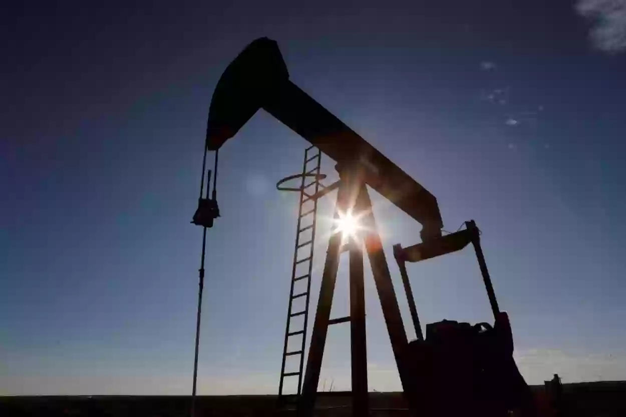 تراجع عن قرار عالمي يتسبب في تكبد سوق النفط خسائر في اليوم الثالث من فبراير