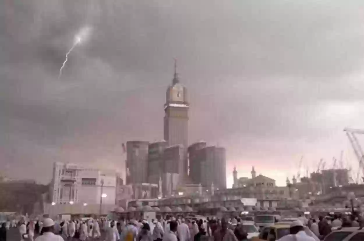  الأرصاد السعودية تشدد تحذيرها في نهاية الأسبوع بسبب الطقس