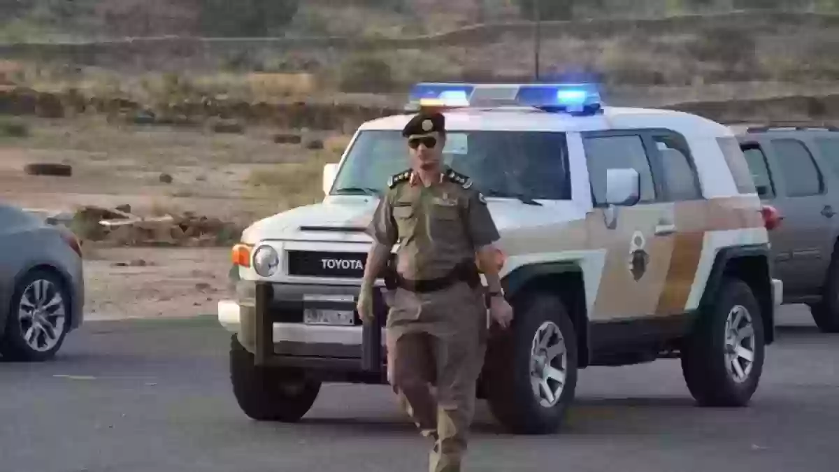 شرطة الرياض توثق القبض على سارقي المركبة مع توضيح تفاصيل الجريمة