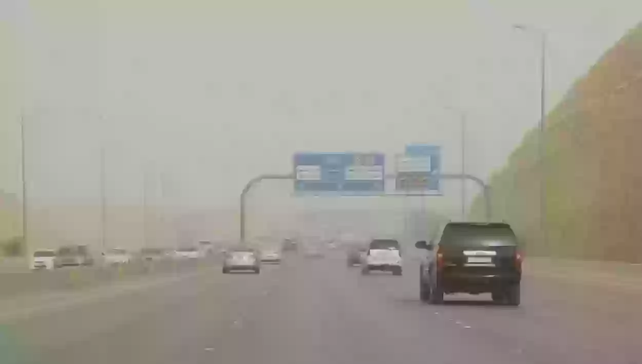  سلسلة التحذيرات من الطقس مستمرة من الأرصاد السعودية.. أمطار رعدية ورياح