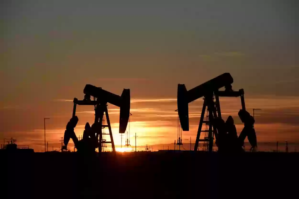 أزمة أمريكية تأخذ بأسعار النفط نحو الصعود