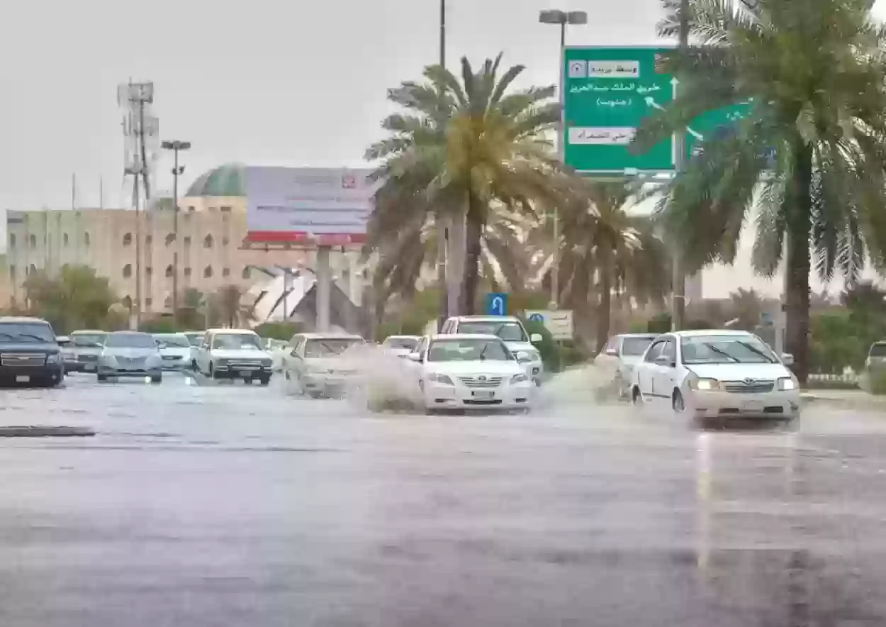 الأرصاد السعودية تأمر المواطنين بالحذر من الطرقات السريعة