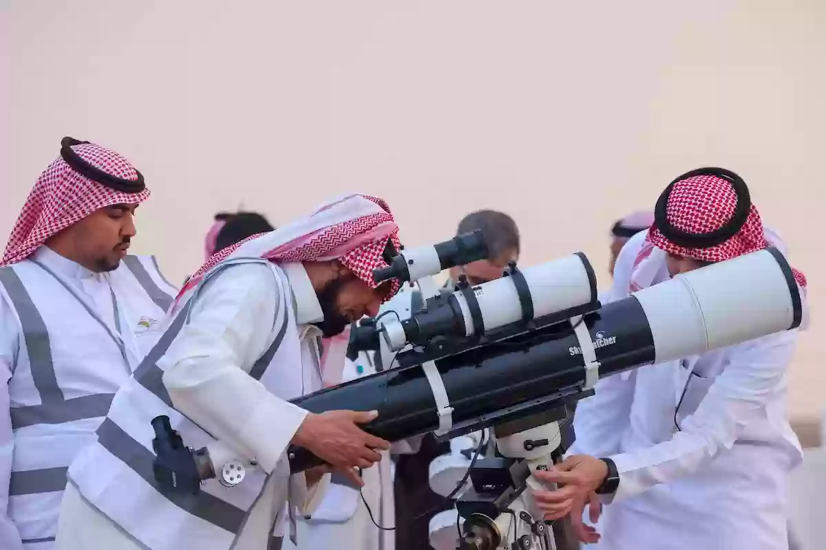 موعد عيد في الفطر في السعودية يسبب جدلًا كبيرًا